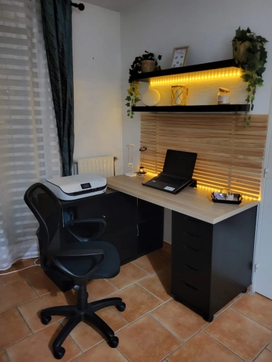 Contemporary, Office