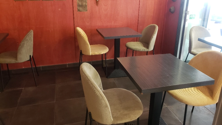 Rustic, Restaurant