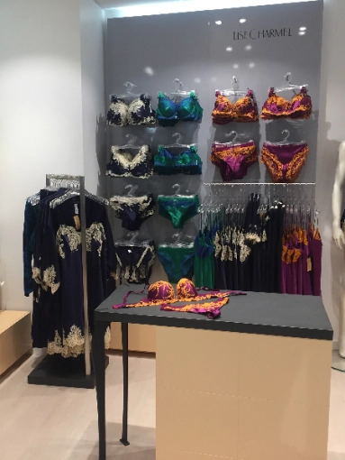 Contemporary, Retail / store