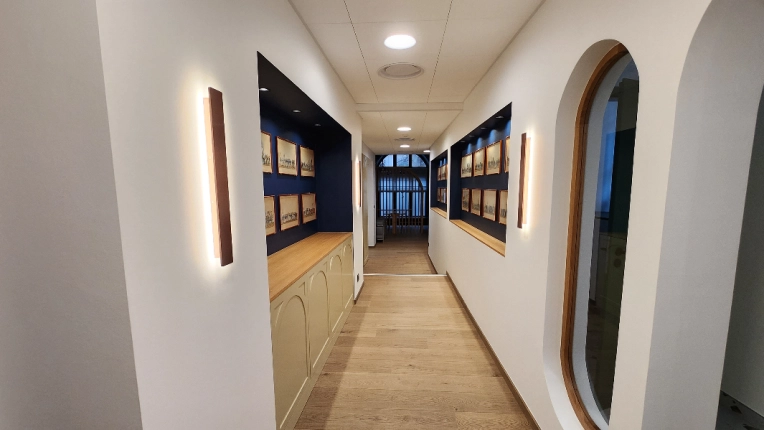 Contemporary, Commercial Buildings, Buildings Open to the Public, Chic