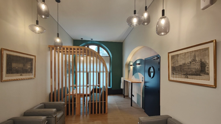 Contemporary, Commercial Buildings, Buildings Open to the Public, Chic