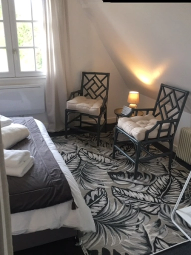 Room, Chic