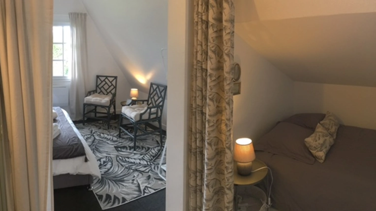 Room, Chic