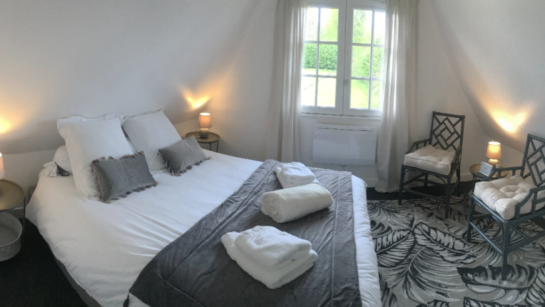 Room, Chic