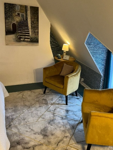 Room, Chic