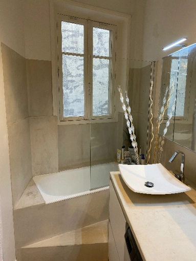 Bathroom, Nature