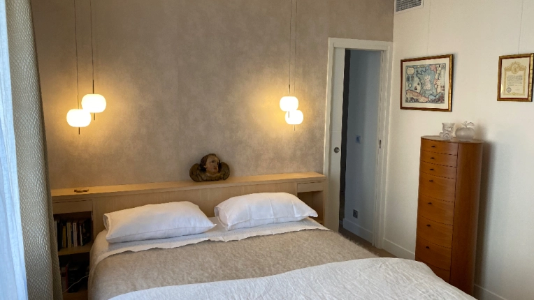 Room, Chic