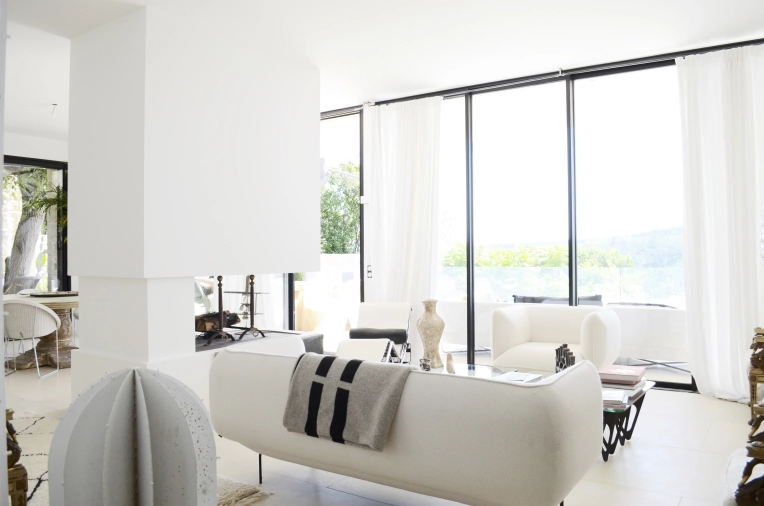 Minimalist, Contemporary, Chic, Living room, Consultation Visit, Full Project, Coach shopping, Shopping list