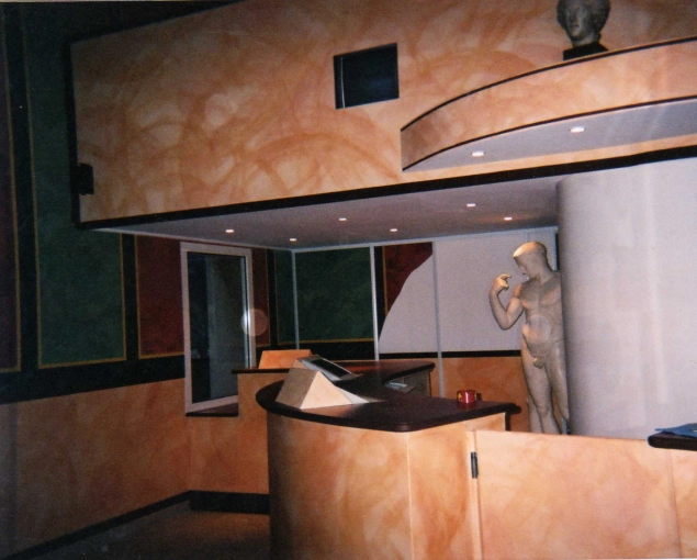 Buildings Open to the Public, Chic