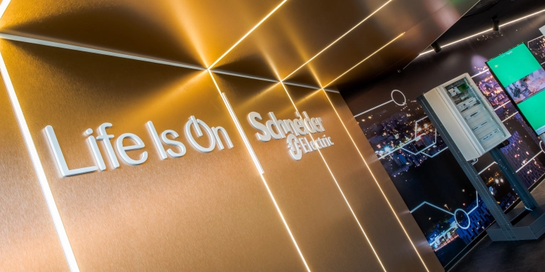 Commercial Buildings, Full Project, Creation of exclusive furniture, 3D ambiance, Plan