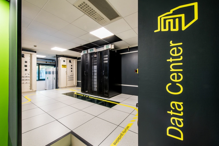 Commercial Buildings, Full Project, Creation of exclusive furniture, 3D ambiance, Plan