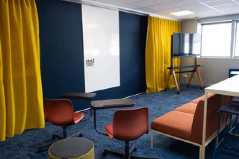 Contemporary, Office