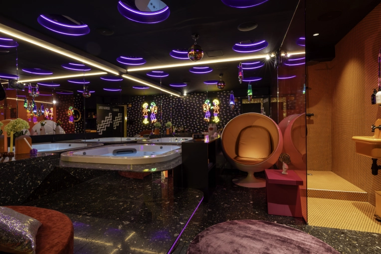 Hotel, Buildings Open to the Public, Vintage, Bathroom, Maximalist, Full Project