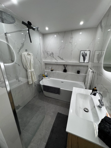 Contemporary, Bathroom, Chic, Full Project