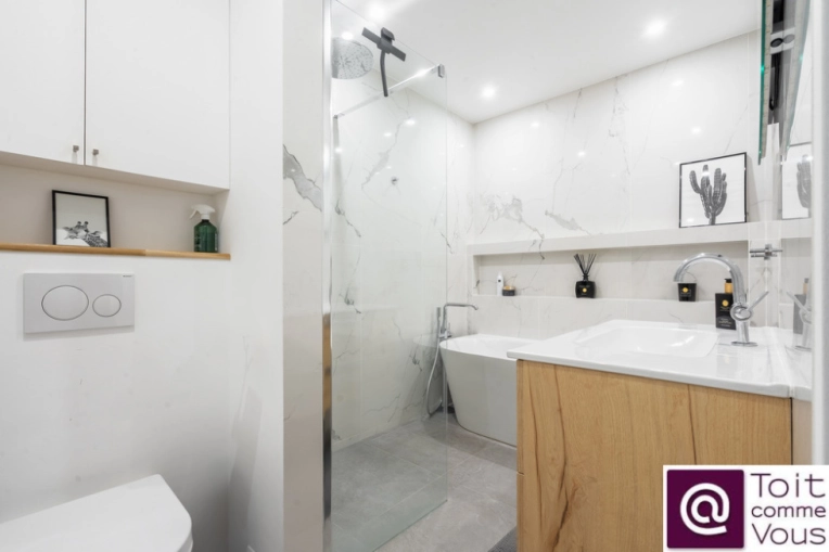 Contemporary, Bathroom, Chic, Full Project